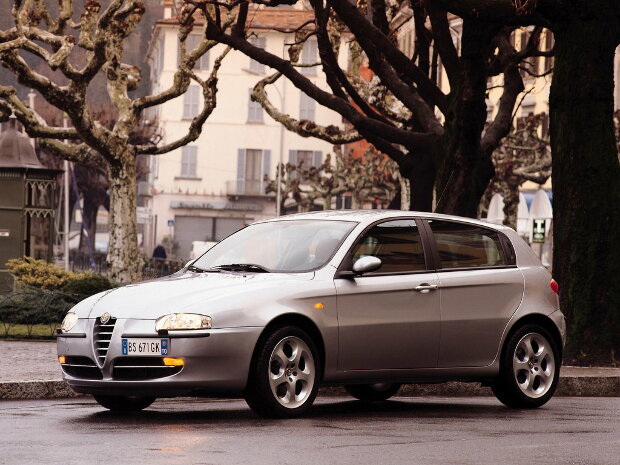 Коврики текстильные "Классик" для Alfa Romeo 147 I (хэтчбек 5 дв / 937B, 937A) 2000 - 2004, темно-серые, 4шт.